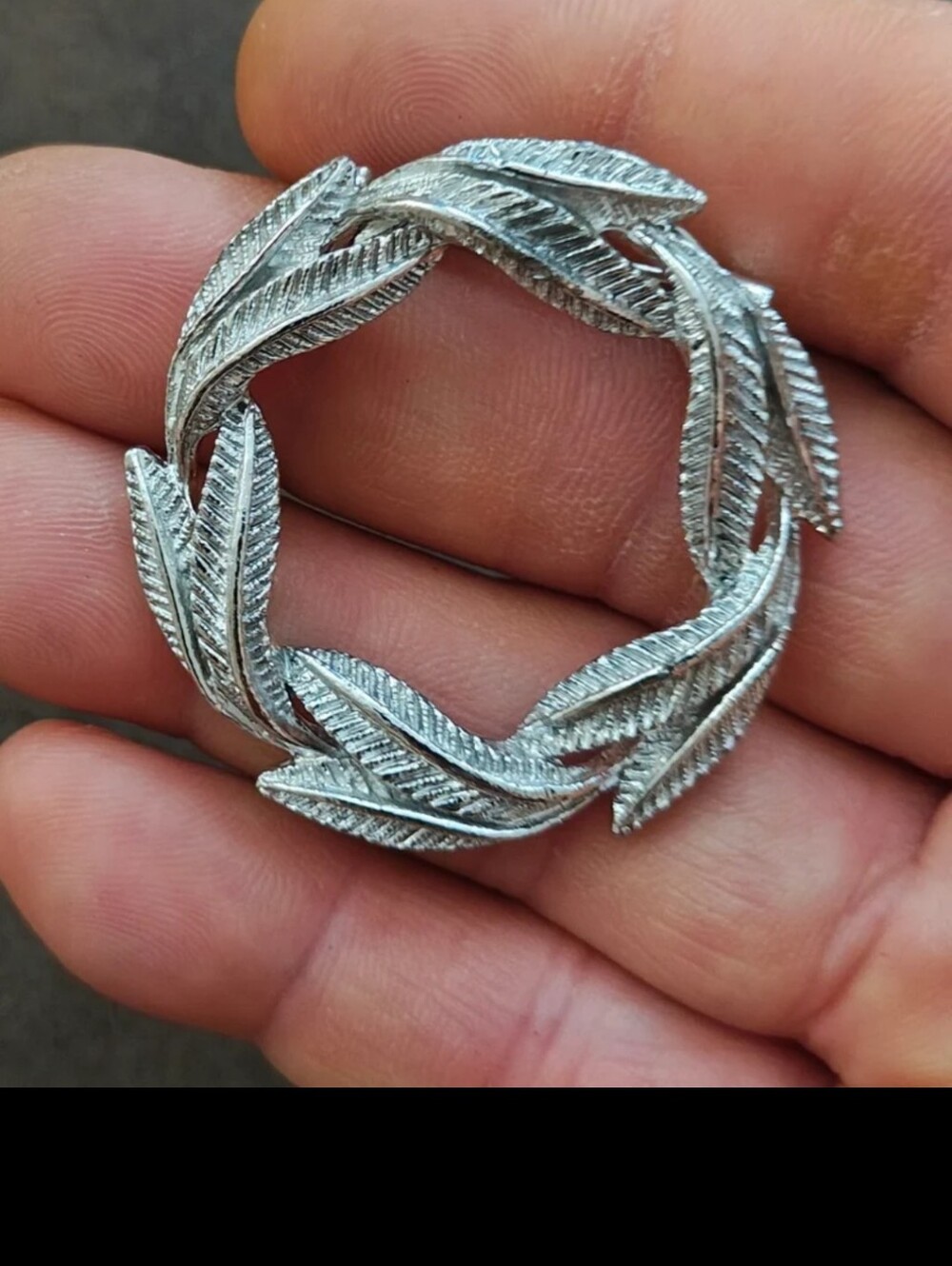 1960s Signed Gerry's Silver Tone Circle Leaf Textured Pin Brooch